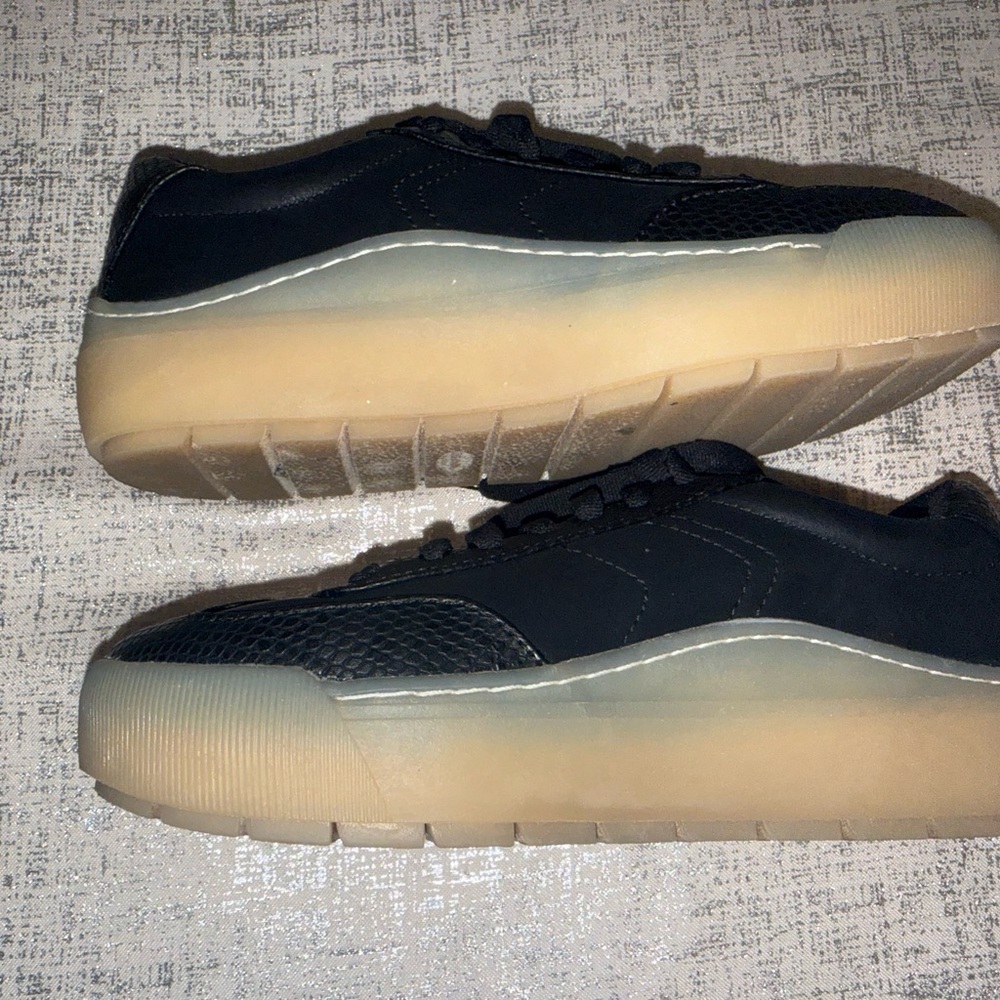 Dr. Scholl's Women's Time Off Win Platform Sneakers - Picture 11 of 16